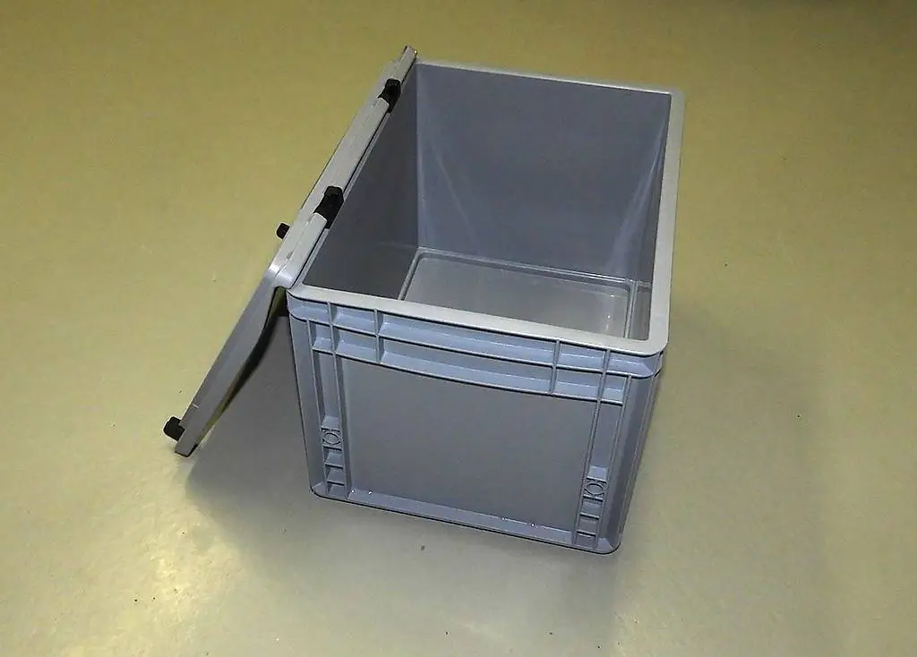 neuwertige Rako ähnliche Auer Kisten inkl. Deckel