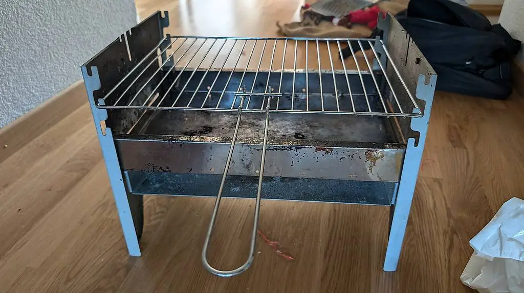 P-Grill 130? faltbarer Wiesen-schonender Picknickgrill