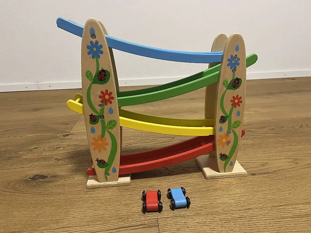 Autorennbahn aus Holz