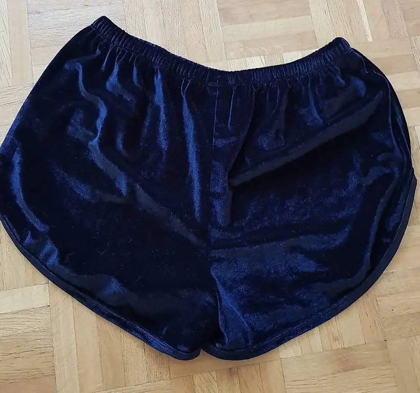 Short velours noir