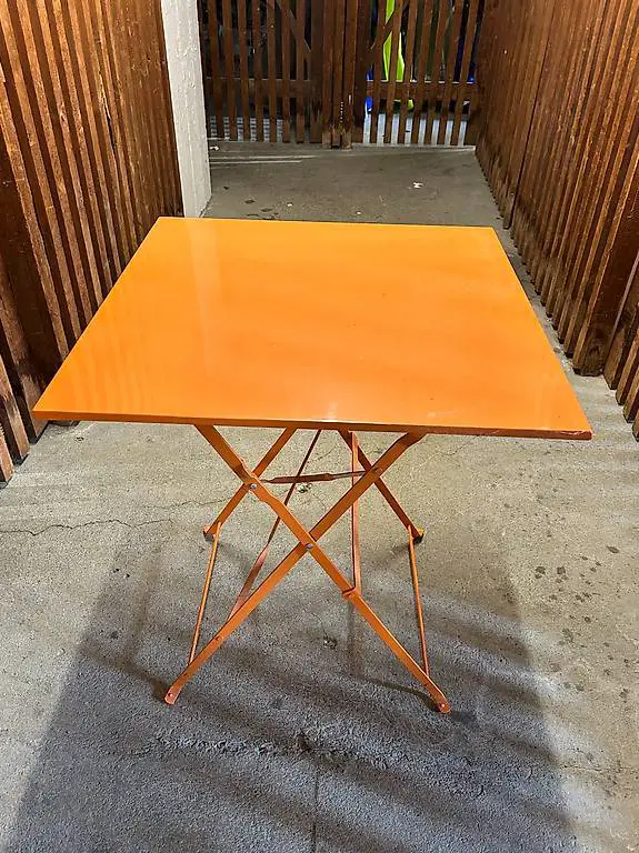 Klapptisch orange 60cm x 60cm x 72cm