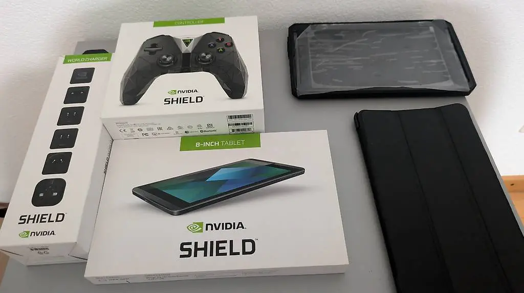 Nvidia Shield tablet gaming + controller