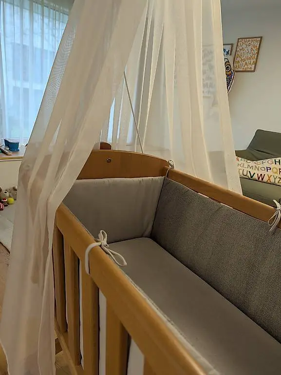 Stubenwagen aus Holz