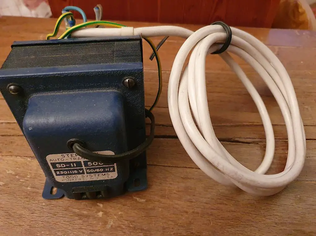 Trasformatore 120 V / 250 V