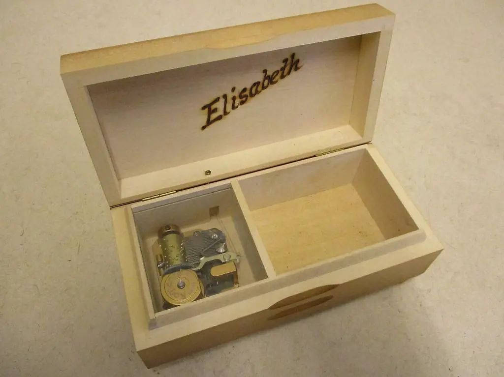 Musikdose Spieldose Reuge Romance Edelweiss handgeschnitzt