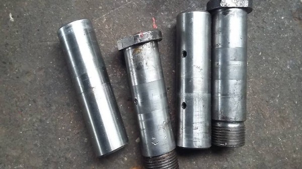 2 Sätze gebrauchte Lenkzylinder - Bolzen Holder A60 Traktor