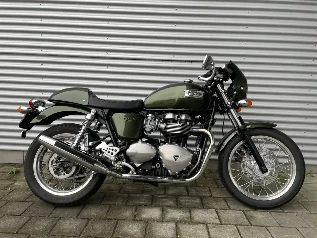 triumph thruxton 900
