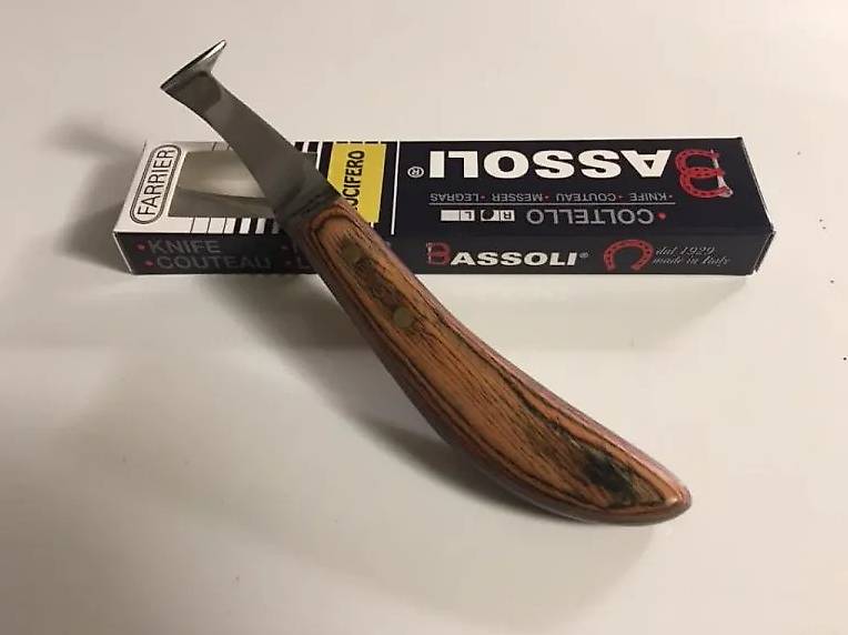 Neues Hufmesser mit Hufauskratzer Bassoli Italien