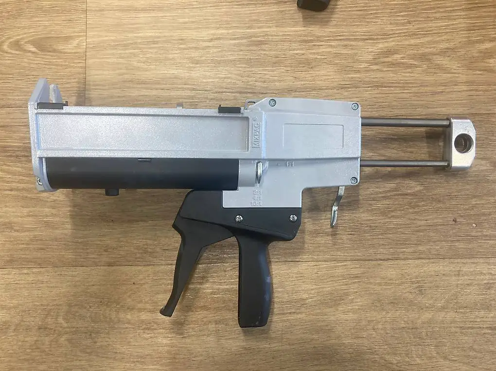 MIXPAC DM 400 Kartuschenpresse VHB