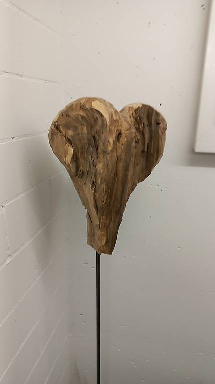 Holzherz mit Metalstativ, Eigenbau