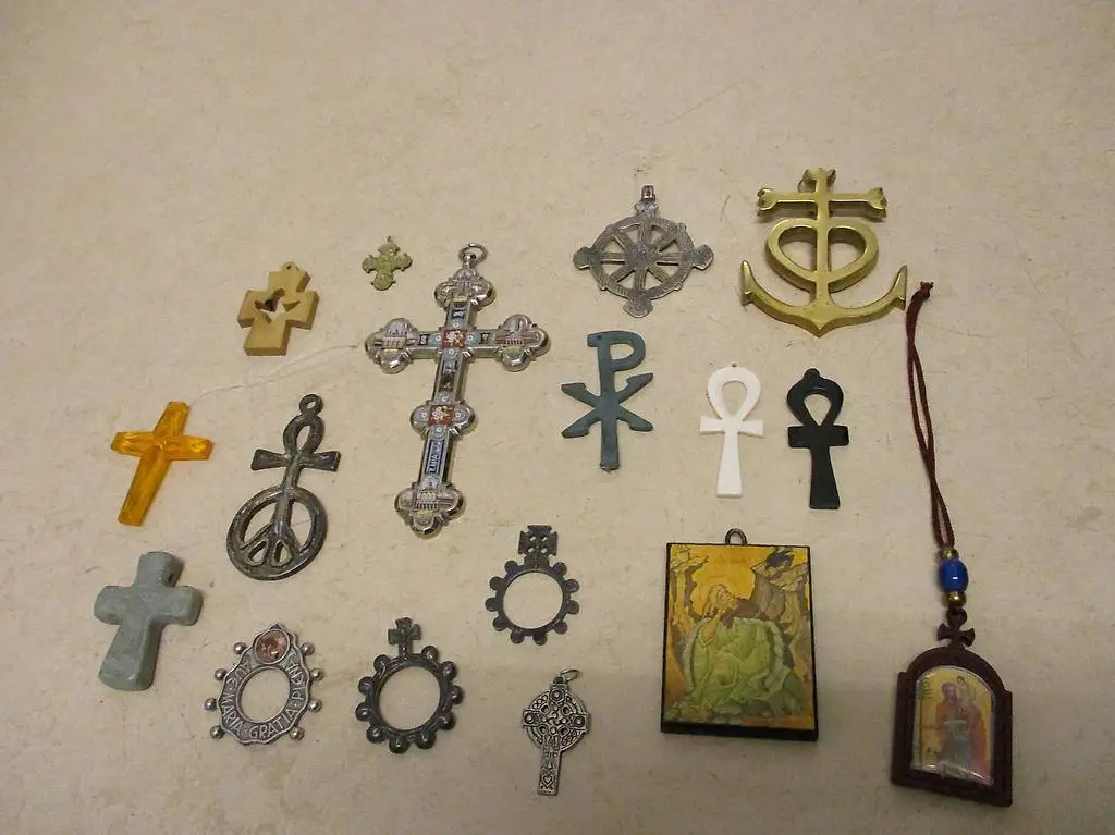 16x Amulette Kreuz Kette Ikone Ostkirche Top-Sammlung