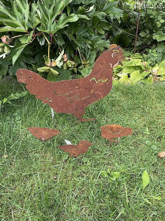 Gartenstecker 4 teilig Huhn mit 3 Küken aus Rostblech