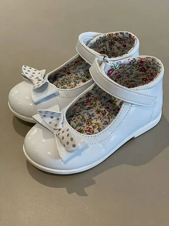 Sommerschuhe weiss, Gr. 22