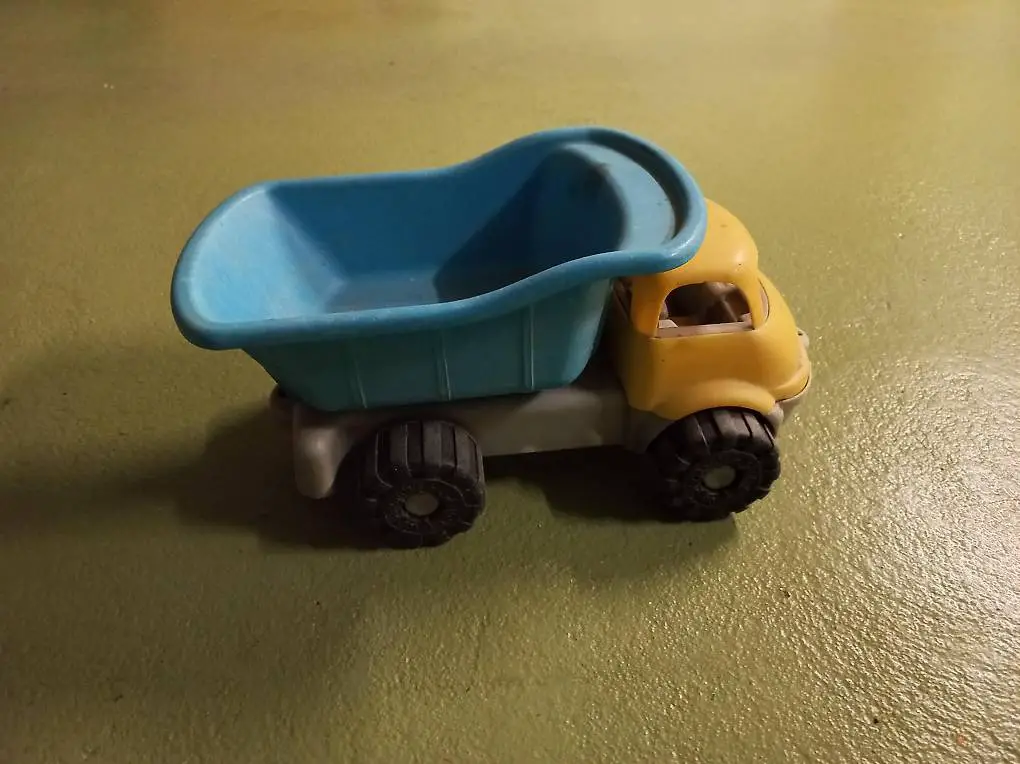 Lastwagen für den Sandkasten