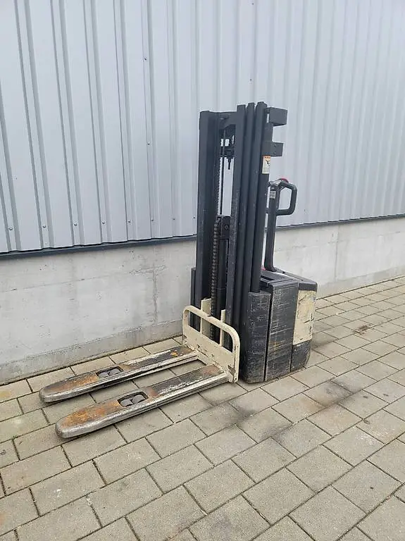 Stapler Crown 1600kg Triplex Ameise Hub 410cm