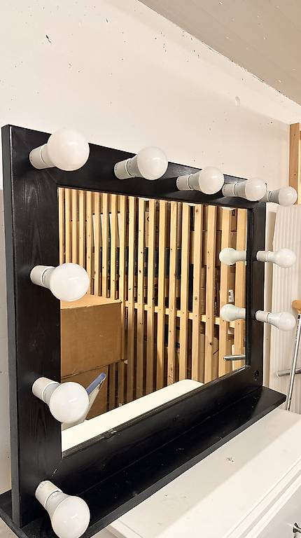 Kosmetikspiegel mit Beleuchtung