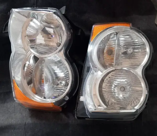 08-10 Jeep Grand Cherokee links rechts Scheinwerfer 55157483AE