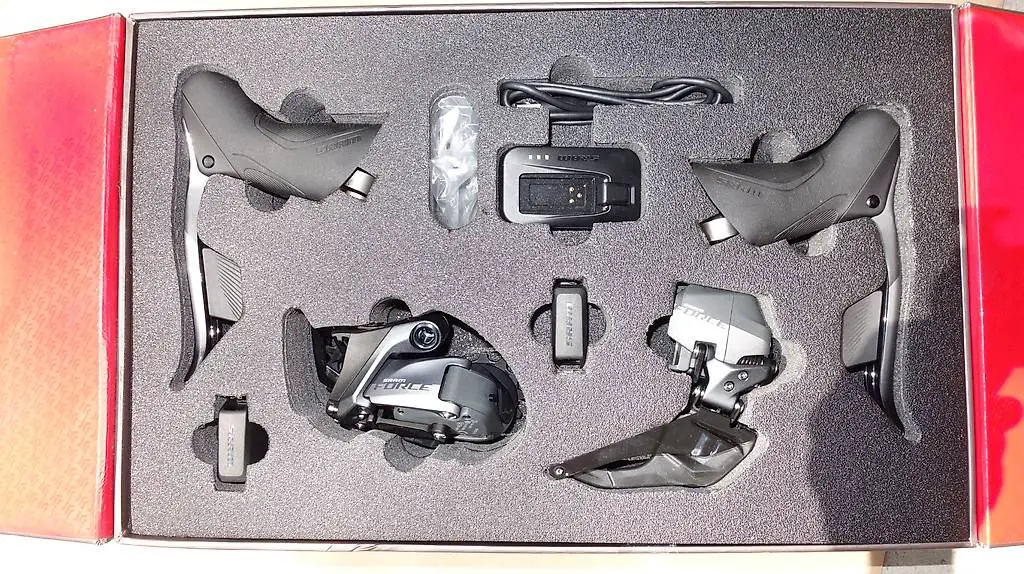 SRAM Force eTap AXS 2 x 12 fach Gruppe - NEU