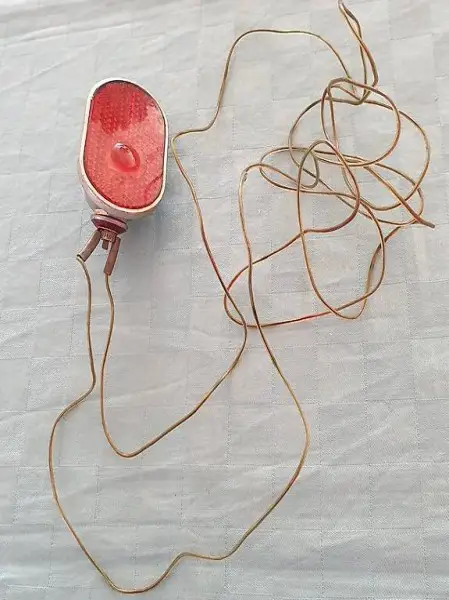  alter beleuchteter Rückstrahler aus Metall