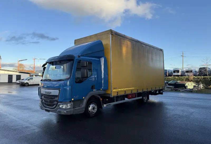 DAF, LF220 108 4x2 Blache / HB, Brücke-Verdeck