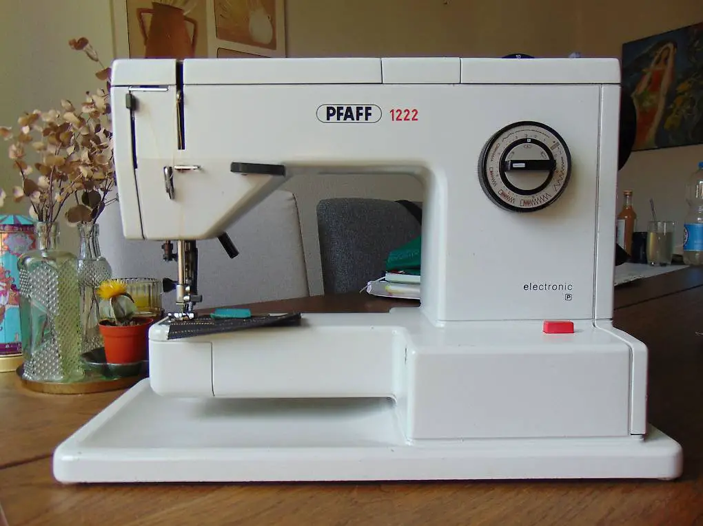 Nähmaschine PFAFF 1222, mit IDT, ab Service, 1 J. Garantie