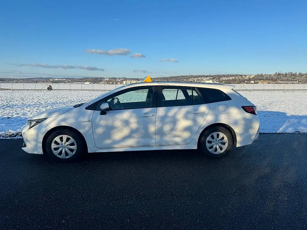 UBER Taxi Rent/a Autos Mieten Toyota Corolla 1.8 Hybrid