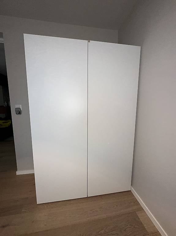Gratis: Doppel-Schrank 180x120
