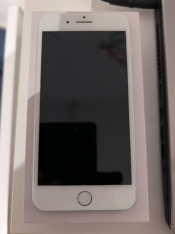 iPhone 8 Plus 64 GB weiss / silber