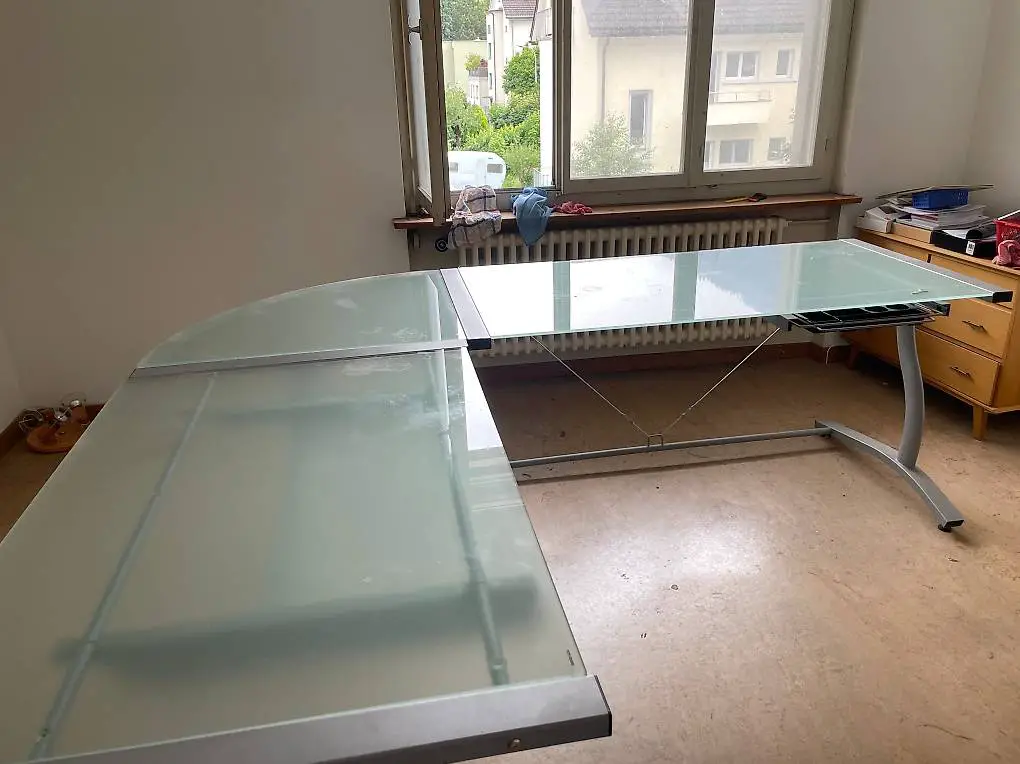 Eckbürotisch mit Glasplatten