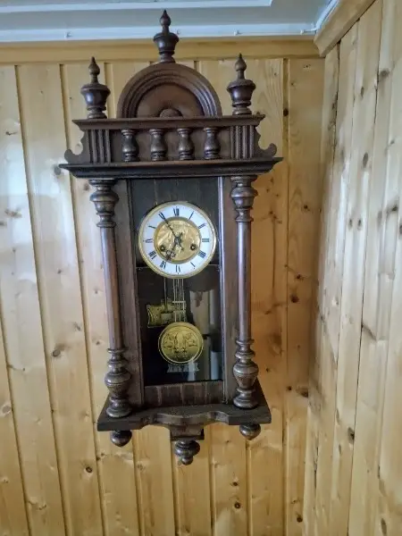 Alte Wanduhr