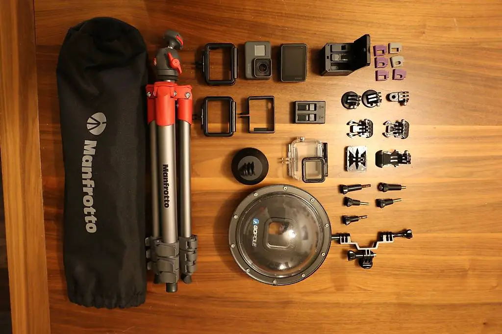 GoPro Hero 5 Black + Manfrotto Compact Light + viel Zubehör