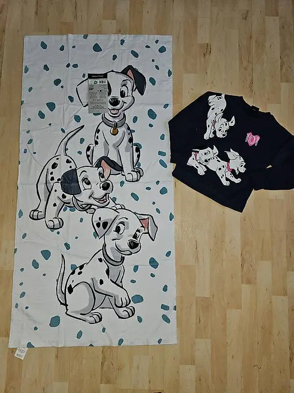 Badetuch und Pullover 128