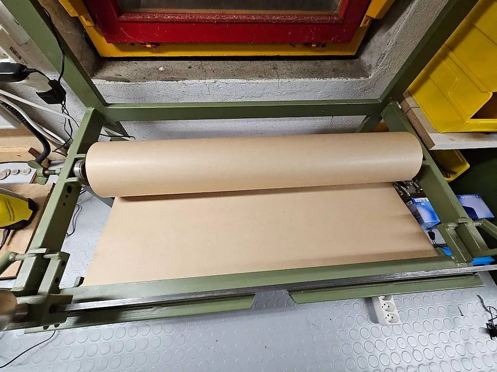 Packpapier Schneidemaschine