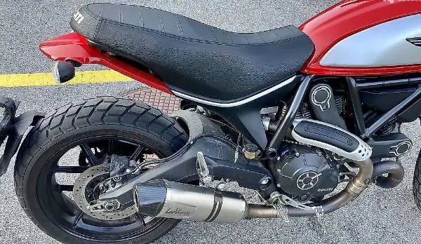 Ducati Scrambler 800 mit Leo Vince Auspuff