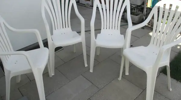 4er- SET KUNSTSTOFFSTUHL- Fr.40.00 Set Preis