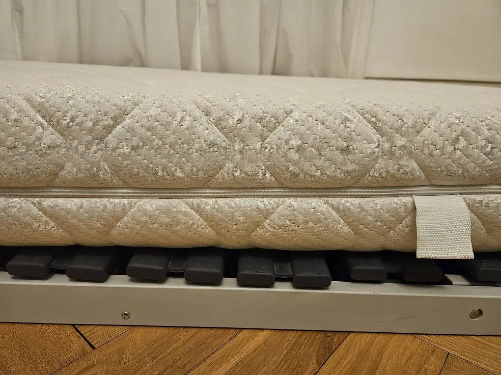 Lattenrost und Matratze 140x200