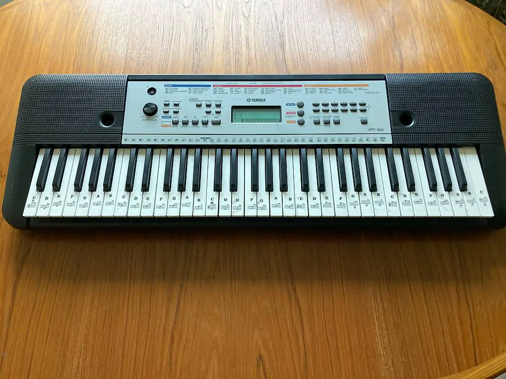 Yamaha YPT-260 portable electronic keyboard
