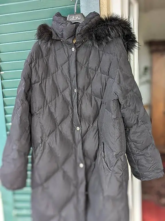 Daunenmantel schwarz