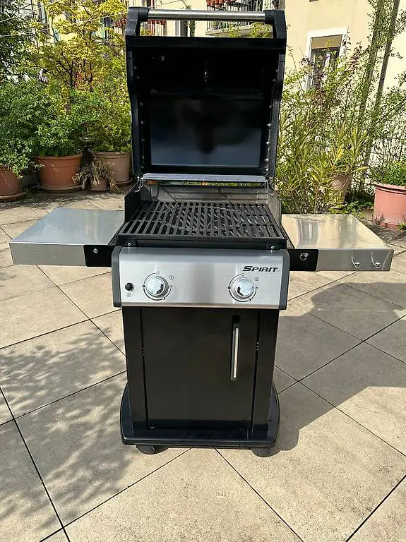Weber Gasgrill Spirit mit zusätzlicher Grillplatte