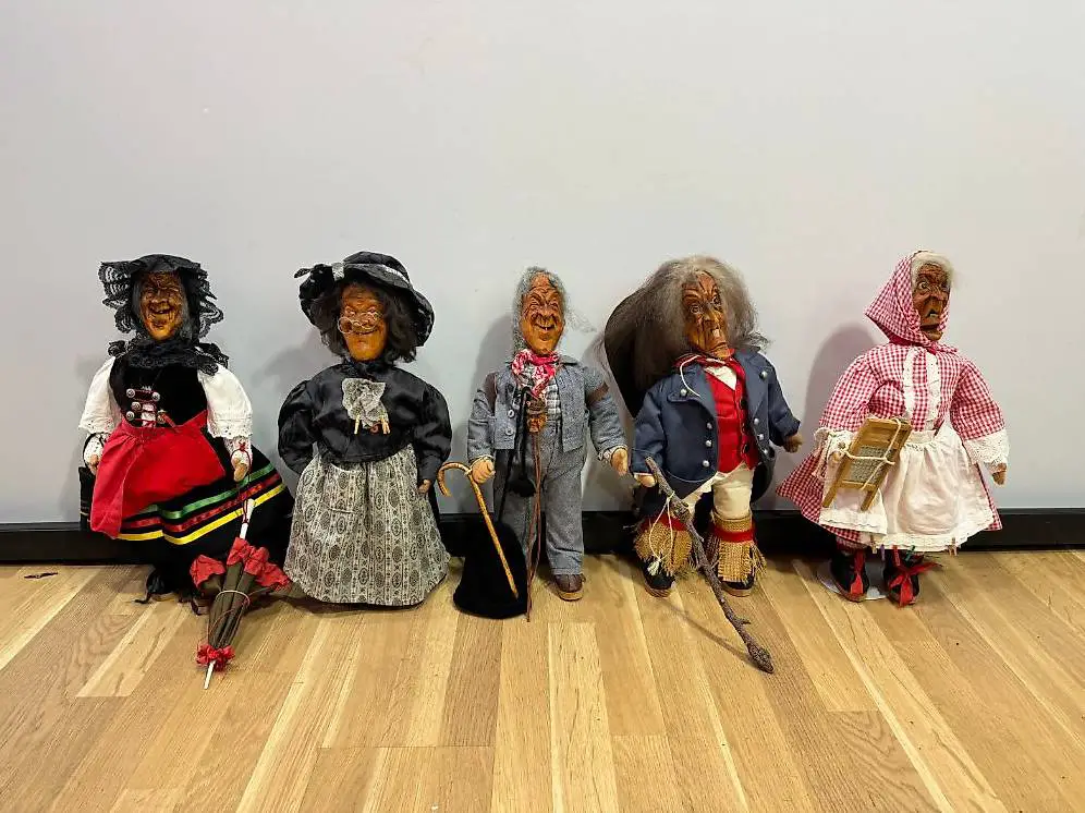 Krienser Fasnachtsfiguren von Toni Meier geschnitzt