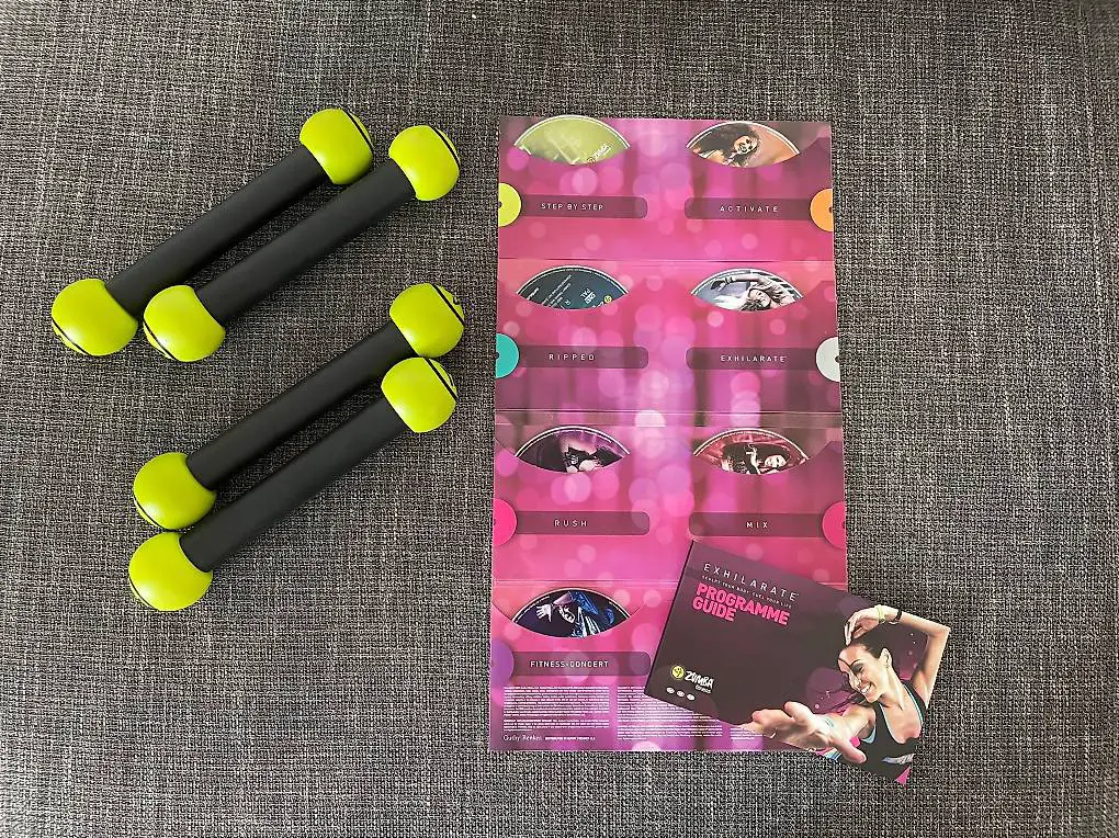 Zumba-Set Exhilarate (DVD) inkl. Hanteln