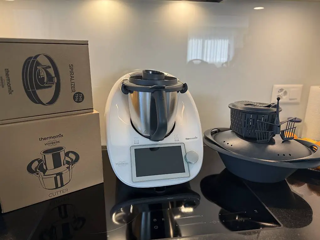 Thermomix TM6 Küchenmaschine, wenig gebraucht, inkl. Zubehör