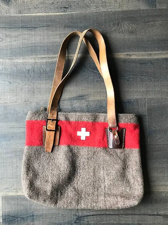 kaum gebrauchte CH-Armee-Decken: Shopper