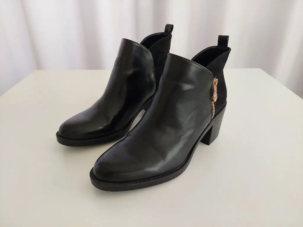 Stiefeletten ZARA TRAFALUC schwarz, Gr. 39, in Top-Zustand
