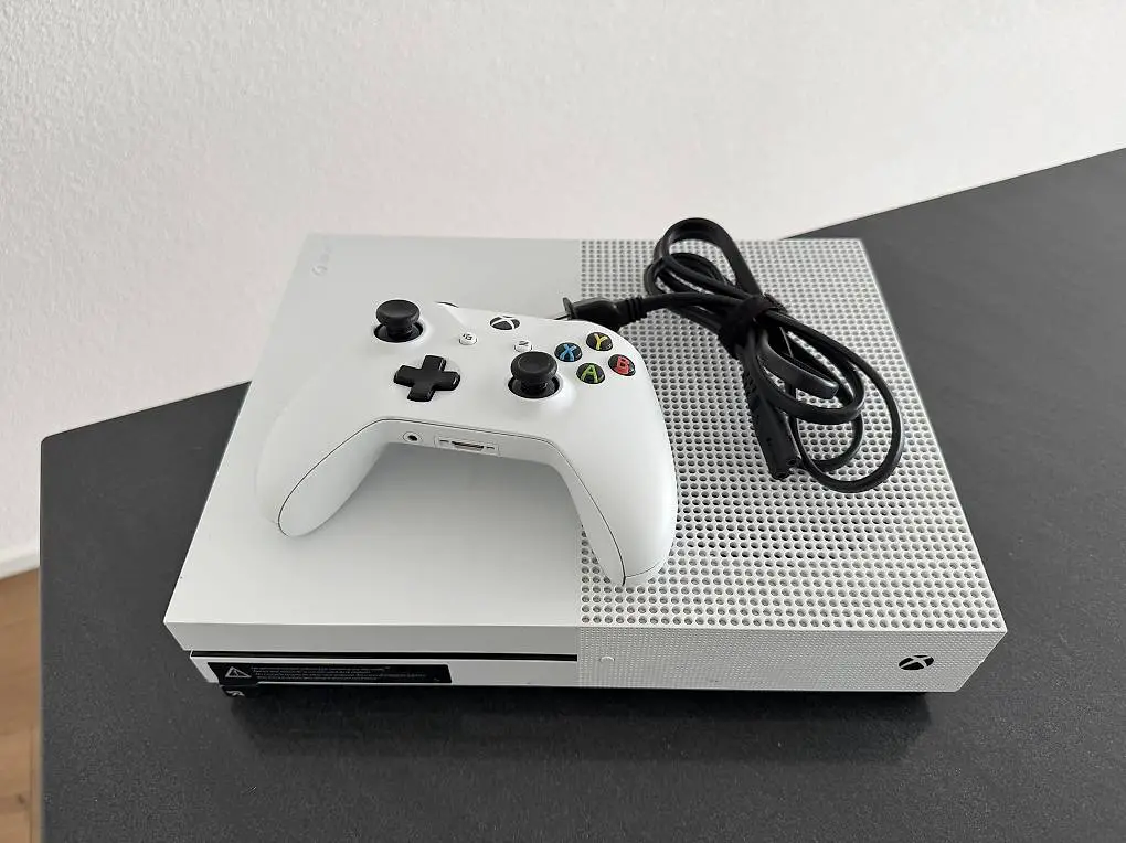 XBox One S mit Controller (US-Stecker)
