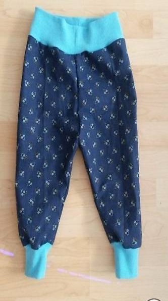 Kuschelhose in Grösse 74/80