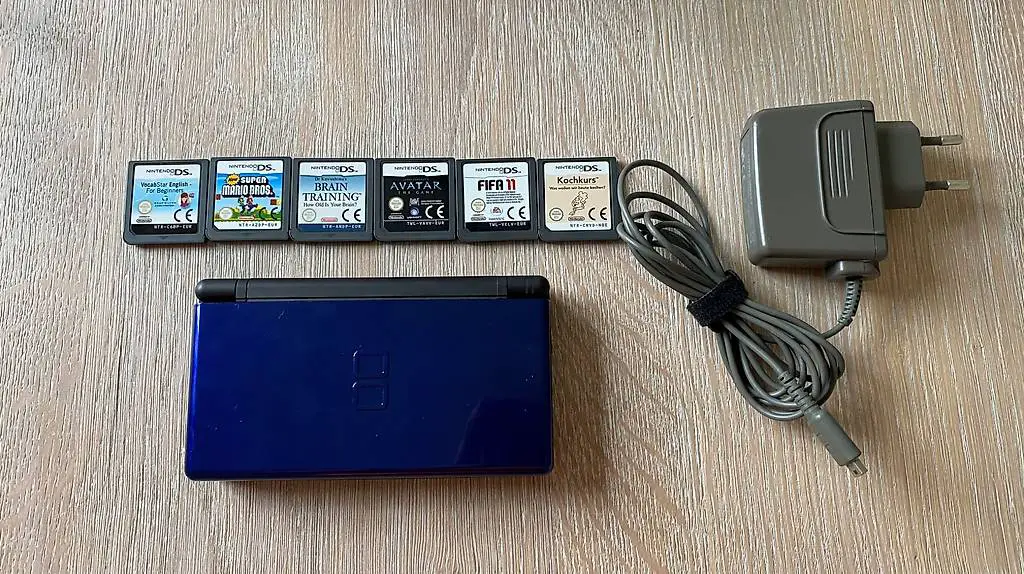 Nintendo DS Lite Set inkl. 6 Spiele & Ladegerät