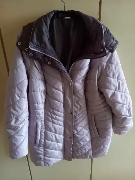 Damen Daunenjacke Gr. 46 mit abnehmbarer Kapuze