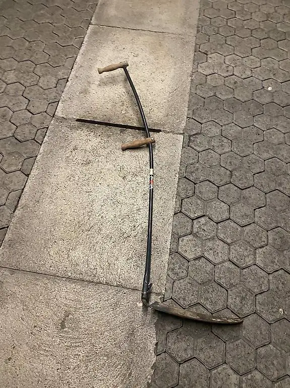 Sense zu verkaufen: Sensenbaum, ideal für steiles Gelände