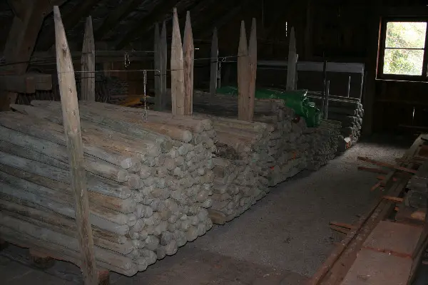 Holz Zaunpfähle